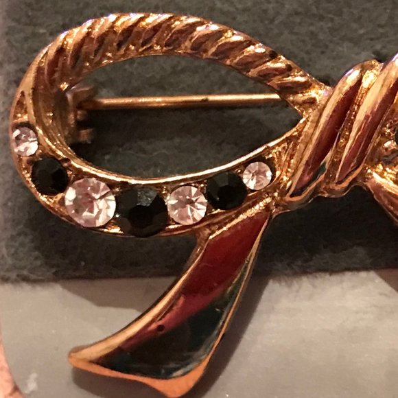 VTG 1928 Gold Bow Pin with Black + Clear Stones - Picture 2 of 4
